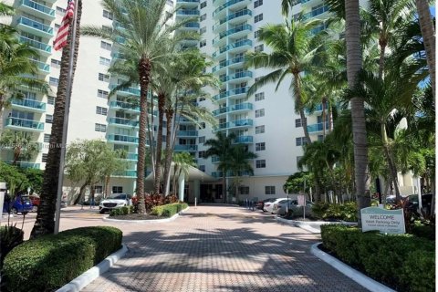 Condo in Hollywood, Florida, 2 bedrooms  № 1175996 - photo 26