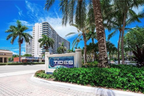 Condo in Hollywood, Florida, 2 bedrooms  № 1175996 - photo 20