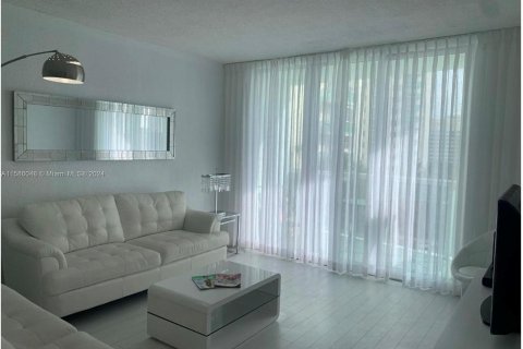 Condo in Hollywood, Florida, 2 bedrooms  № 1175996 - photo 15