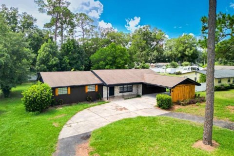 Villa ou maison à louer à Ocala, Floride: 4 chambres, 185.43 m2 № 1357522 - photo 1