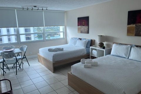 Condominio en venta en Miami Beach, Florida, 37.16 m2 № 1013974 - foto 2