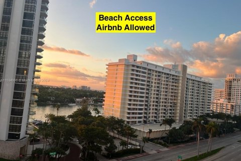Condominio en venta en Miami Beach, Florida, 37.16 m2 № 1013974 - foto 1