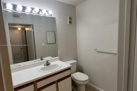 Condominio en venta en Oakland Park, Florida, 1 dormitorio, 77.48 m2 № 1013931 - foto 16