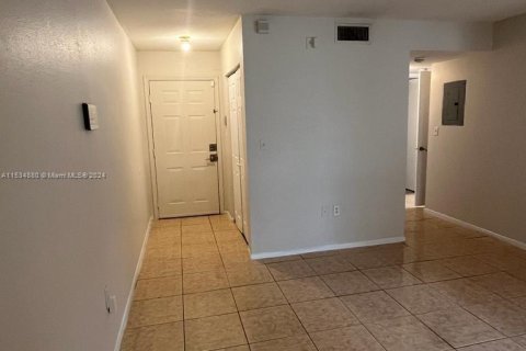 Condominio en venta en Oakland Park, Florida, 1 dormitorio, 77.48 m2 № 1013931 - foto 23