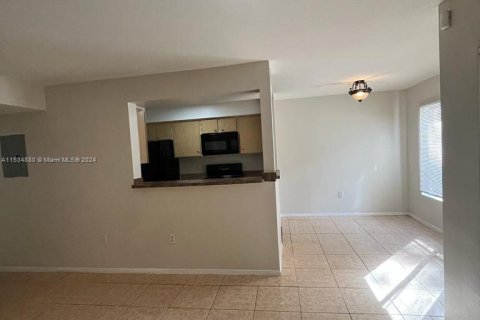 Condominio en venta en Oakland Park, Florida, 1 dormitorio, 77.48 m2 № 1013931 - foto 5