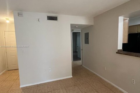 Condominio en venta en Oakland Park, Florida, 1 dormitorio, 77.48 m2 № 1013931 - foto 10