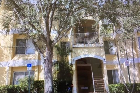 Condominio en venta en Oakland Park, Florida, 1 dormitorio, 77.48 m2 № 1013931 - foto 2