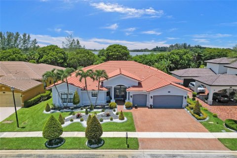 Villa ou maison à vendre à Miramar, Floride: 6 chambres, 336.96 m2 № 1310995 - photo 4