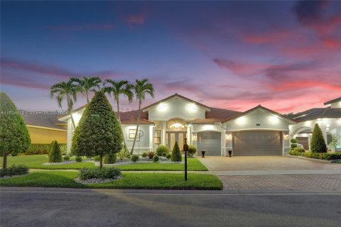 Villa ou maison à vendre à Miramar, Floride: 6 chambres, 336.96 m2 № 1310995 - photo 1