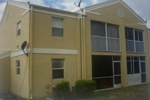 Condo in Lauderhill, Florida, 2 bedrooms  № 911212 - photo 4