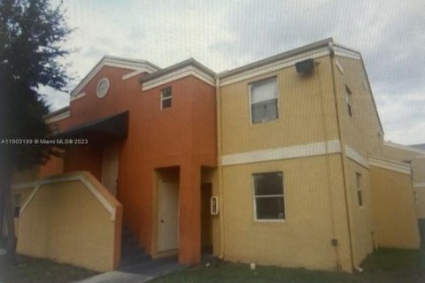 Condo in Lauderhill, Florida, 2 bedrooms  № 911212 - photo 2