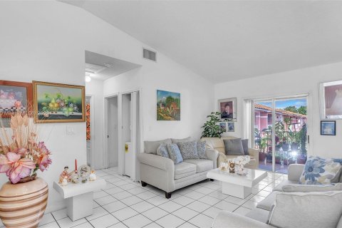 Condominio en venta en Hialeah, Florida, 2 dormitorios, 76.18 m2 № 911296 - foto 9