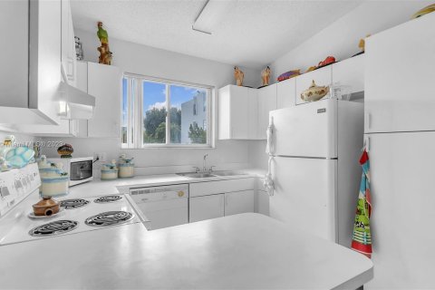 Condominio en venta en Hialeah, Florida, 2 dormitorios, 76.18 m2 № 911296 - foto 8