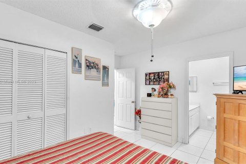 Copropriété à vendre à Hialeah, Floride: 2 chambres, 76.18 m2 № 911296 - photo 16