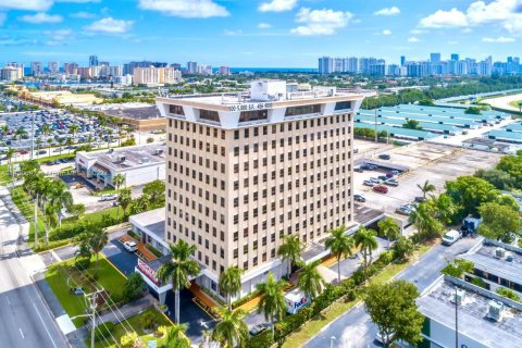 Office in Hallandale Beach, Florida № 648382 - photo 1