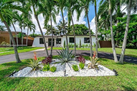 Villa ou maison à louer à Hollywood, Floride: 3 chambres, 122.54 m2 № 1348257 - photo 1