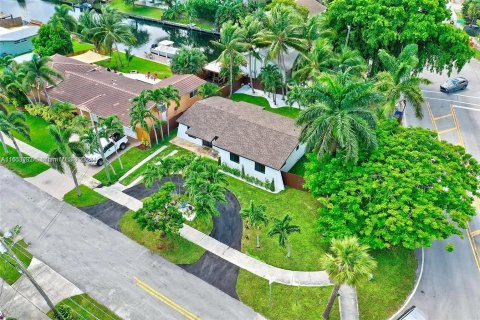 Villa ou maison à louer à Hollywood, Floride: 3 chambres, 122.54 m2 № 1348257 - photo 2