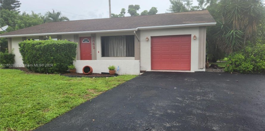 House in Sunrise, Florida 3 bedrooms, 136.57 sq.m. № 1347770