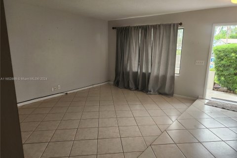 Casa en alquiler en Sunrise, Florida, 3 dormitorios, 136.57 m2 № 1347770 - foto 5