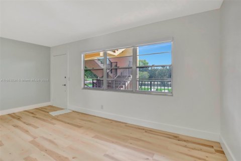 Copropriété à vendre à Pembroke Pines, Floride: 1 chambre, 65.22 m2 № 1348258 - photo 23