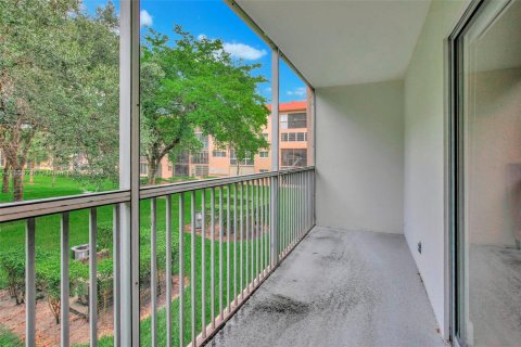 Copropriété à vendre à Pembroke Pines, Floride: 1 chambre, 65.22 m2 № 1348258 - photo 2