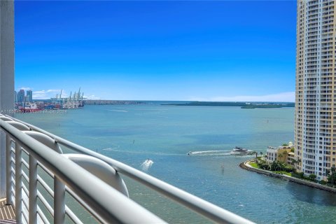 Condo in Miami, Florida, 2 bedrooms  № 1348187 - photo 1