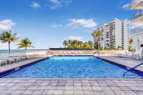 Condominio en venta en Pompano Beach, Florida, 2 dormitorios, 148.64 m2 № 1092029 - foto 11