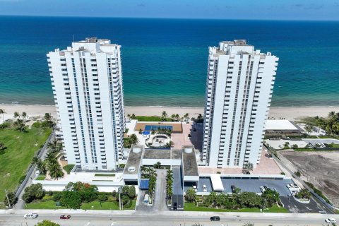 Condominio en venta en Pompano Beach, Florida, 2 dormitorios, 148.64 m2 № 1092029 - foto 2