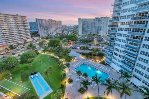 Condo in Fort Lauderdale, Florida, 2 bedrooms  № 970213 - photo 2