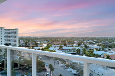 Condo in Fort Lauderdale, Florida, 2 bedrooms  № 970213 - photo 1