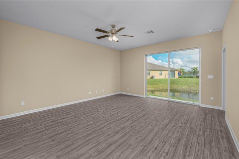 Townhouse in Fort Pierce, Florida 3 bedrooms, 129.51 sq.m. № 1080506 - photo 7