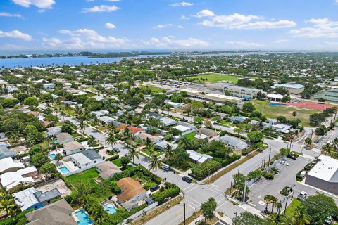 House in West Palm Beach, Florida 3 bedrooms, 115.2 sq.m. № 1178688 - photo 1