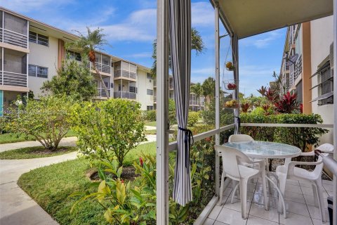 Condo in North Miami Beach, Florida, 1 bedroom  № 1092556 - photo 21