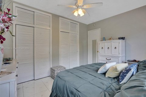 Condo in North Miami Beach, Florida, 1 bedroom  № 1092556 - photo 17