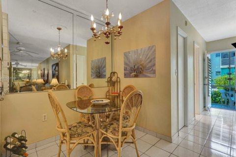 Condo in North Miami Beach, Florida, 1 bedroom  № 1092556 - photo 7