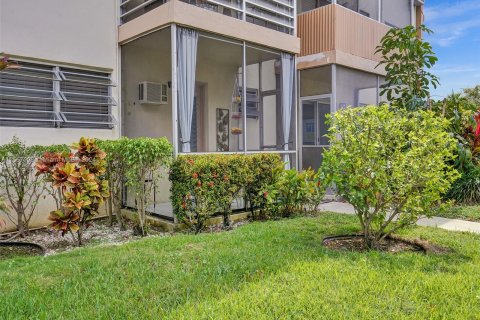 Condo in North Miami Beach, Florida, 1 bedroom  № 1092556 - photo 23