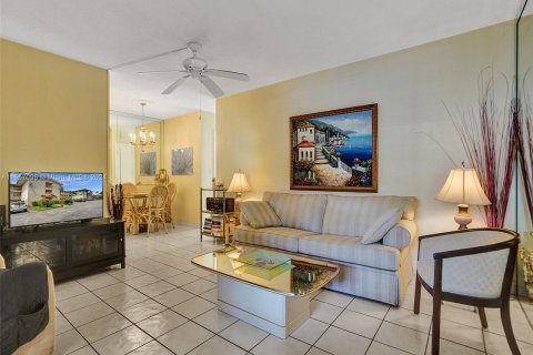 Condo in North Miami Beach, Florida, 1 bedroom  № 1092556 - photo 12