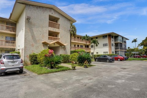 Condo in North Miami Beach, Florida, 1 bedroom  № 1092556 - photo 25