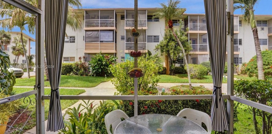 Condo in North Miami Beach, Florida, 1 bedroom  № 1092556