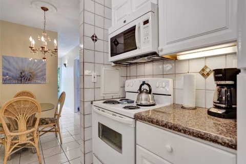 Condo in North Miami Beach, Florida, 1 bedroom  № 1092556 - photo 3