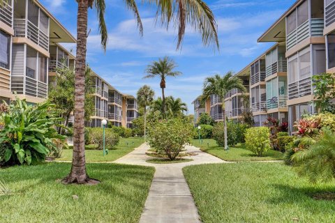 Condo in North Miami Beach, Florida, 1 bedroom  № 1092556 - photo 24