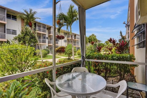 Condo in North Miami Beach, Florida, 1 bedroom  № 1092556 - photo 20