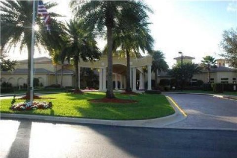 House in Lake Worth, Florida 4 bedrooms, 221.57 sq.m. № 984320 - photo 22