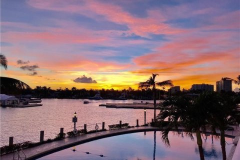 Condo in Fort Lauderdale, Florida, 2 bedrooms  № 987080 - photo 10