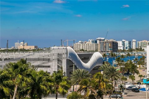 Condo in Fort Lauderdale, Florida, 2 bedrooms  № 987080 - photo 1