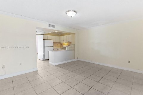 Condominio en venta en Hialeah, Florida, 1 dormitorio, 49.05 m2 № 1419899 - foto 7