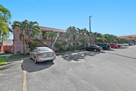 Condominio en venta en Hialeah, Florida, 1 dormitorio, 49.05 m2 № 1419899 - foto 2