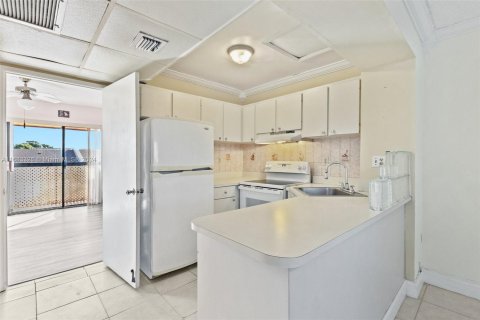 Condominio en venta en Hialeah, Florida, 1 dormitorio, 49.05 m2 № 1419899 - foto 11