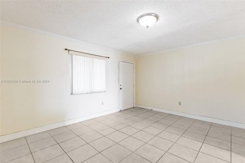 Condominio en venta en Hialeah, Florida, 1 dormitorio, 49.05 m2 № 1419899 - foto 10