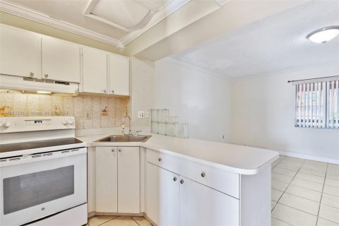 Condominio en venta en Hialeah, Florida, 1 dormitorio, 49.05 m2 № 1419899 - foto 13